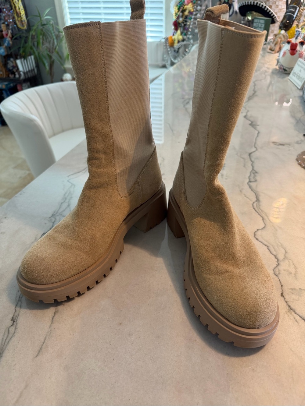 Steve Madden Tan Suede Chelsea style Boots Size 9 NWOT
